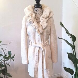 Lady Dutch High Society Elegant Cream Women's Trench Wool Coat. Medium.